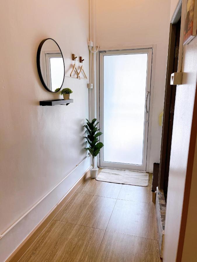 Lively And Cozy Canal House ,Entire House バンコク都 エクステリア 写真